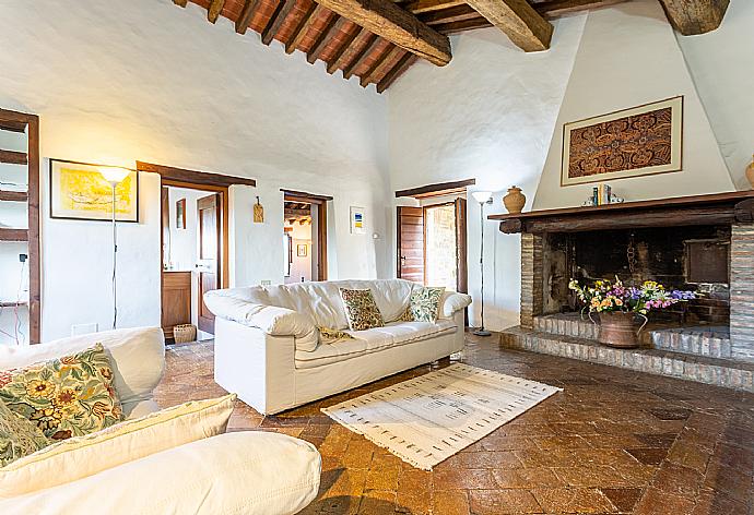 Living room with sofas, ornamental fireplace, WiFi internet, and satellite TV . - Villa Caporlese . (Photo Gallery) }}