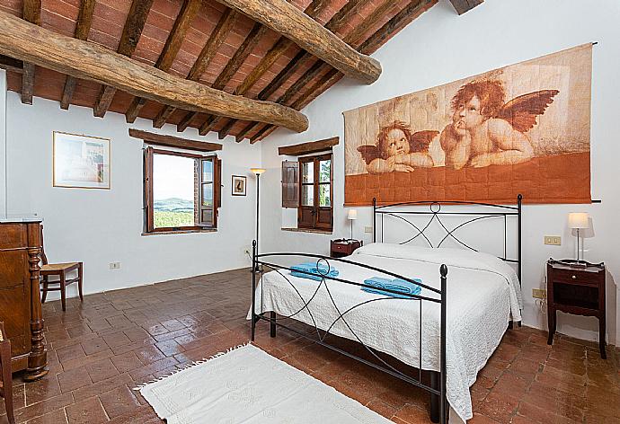 Double bedroom . - Villa Caporlese . (Photo Gallery) }}