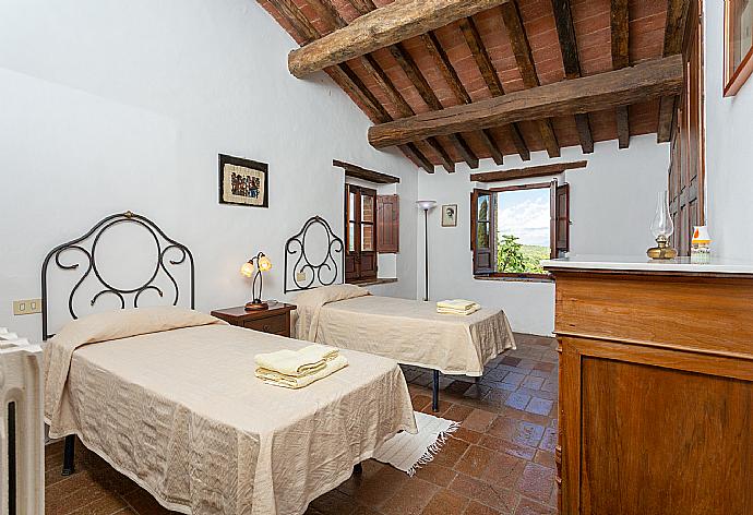 Twin bedroom . - Villa Caporlese . (Галерея фотографий) }}