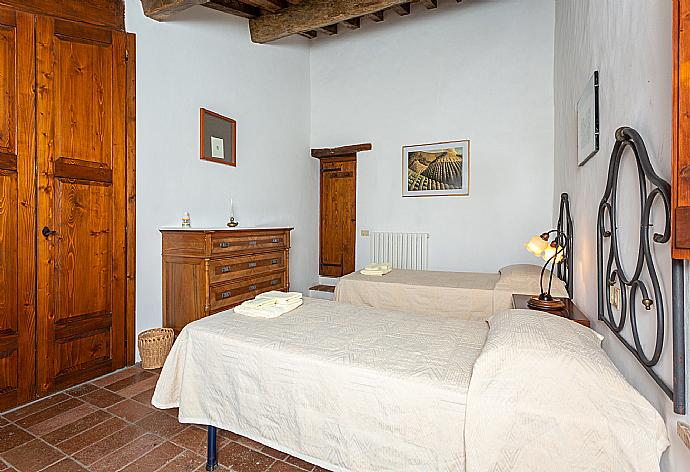 Twin bedroom . - Villa Caporlese . (Galleria fotografica) }}