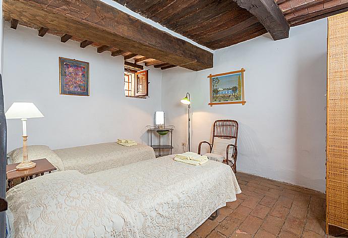 Twin bedroom . - Villa Caporlese . (Photo Gallery) }}