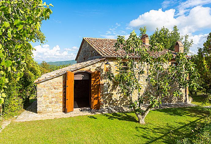 Garden area . - Villa Caporlese . (Photo Gallery) }}