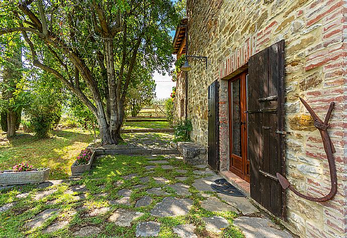 Garden area . - Villa Caporlese . (Photo Gallery) }}