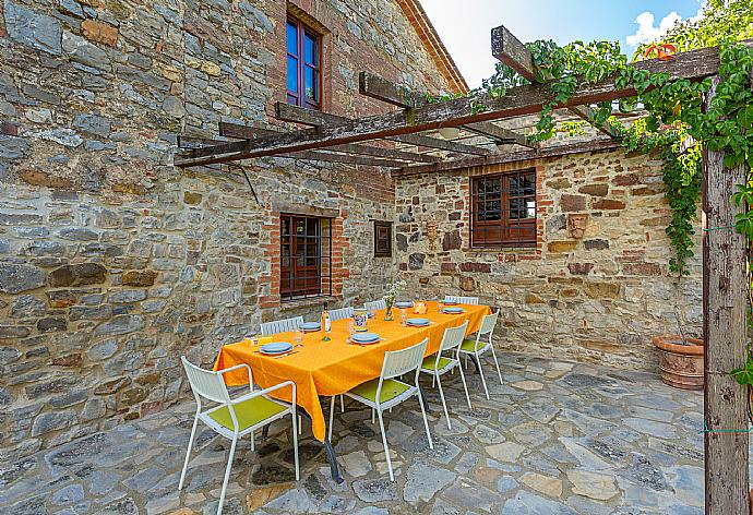 Terrace area . - Villa Caporlese . (Galleria fotografica) }}