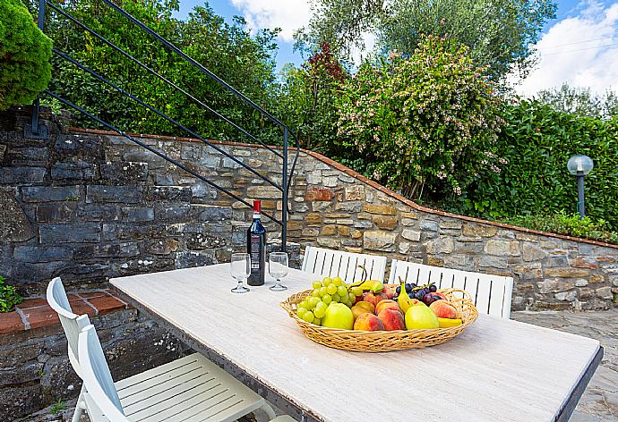 Pool terrace . - Villa Caporlese . (Fotogalerie) }}