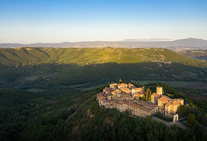 Parrano . - Villa Caporlese . (Galleria fotografica) }}