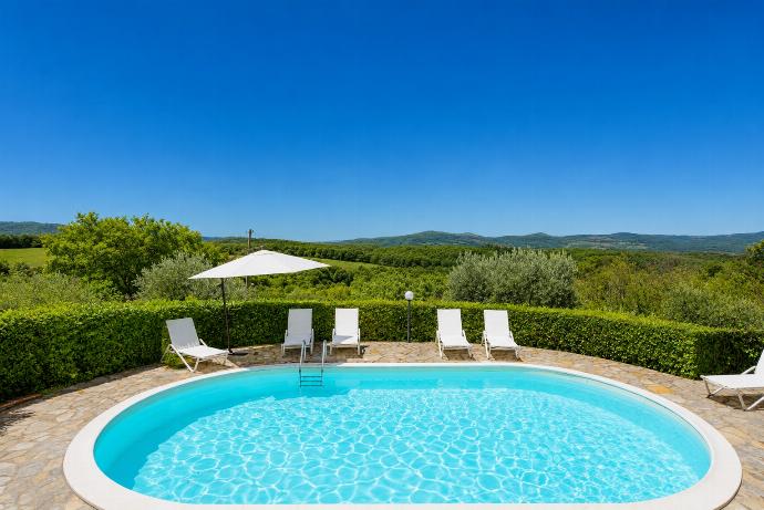 Private pool, terrace, and garden . - Villa Caporlese . (Galerie de photos) }}