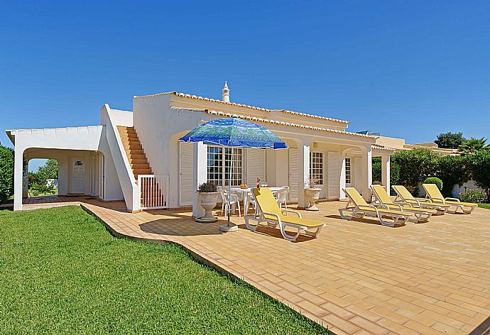 Sunbeds by the pool  . - Villa Palmeira . (Photo Gallery) }}