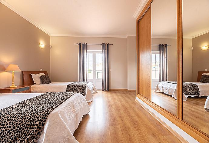 Twin bedroom  . - Villa Dolce Vita . (Photo Gallery) }}