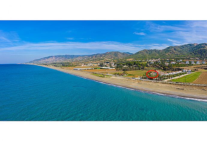 Aerial view showing location of Villa Jan Lui . - Villa Jan Lui . (Galería de imágenes) }}