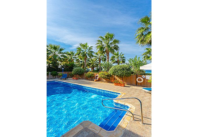 Private pool and terrace with sea views . - Villa Jan Lui . (Galería de imágenes) }}