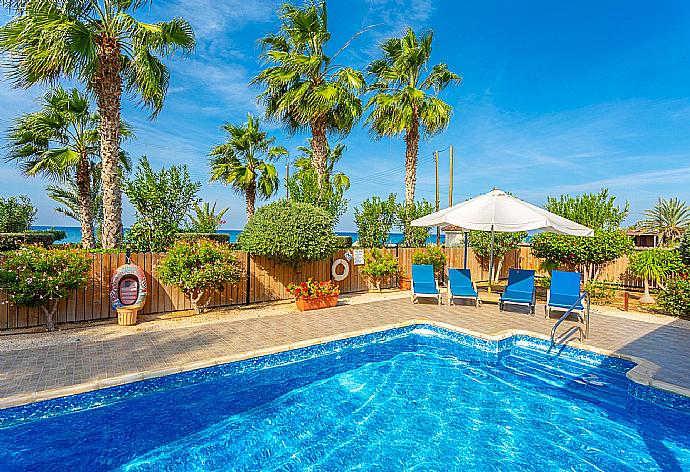 Private pool and terrace with sea views . - Villa Jan Lui . (Galería de imágenes) }}