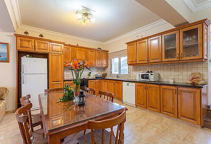 Equipped kitchen . - Villa Jan Lui . (Photo Gallery) }}