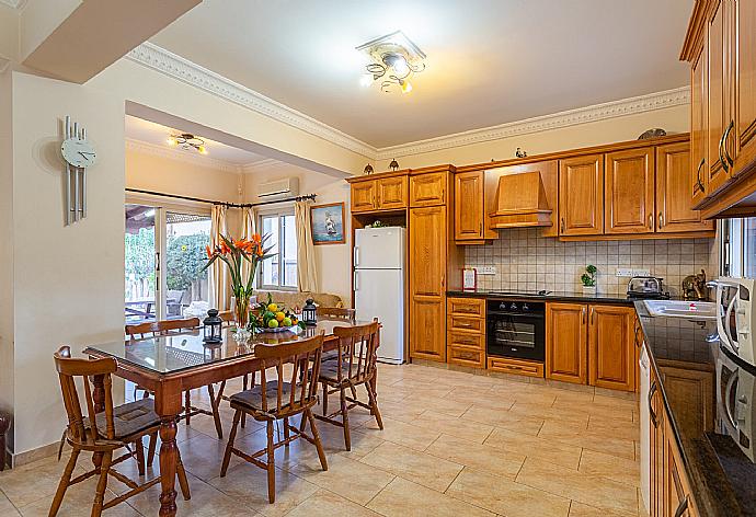 Equipped kitchen . - Villa Jan Lui . (Fotogalerie) }}