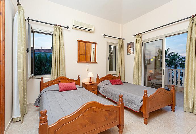 Twin bedroom with en suite bathroom, A/C, and balcony with sea views . - Villa Jan Lui . (Photo Gallery) }}