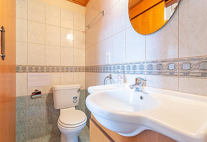 En suite bathroom with shower . - Villa Jan Lui . (Photo Gallery) }}