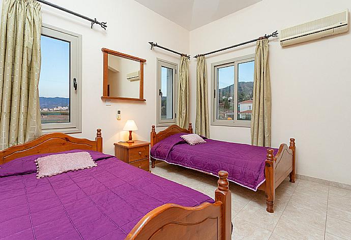 Twin bedroom with en suite bathroom, A/C, and balcony with sea views . - Villa Jan Lui . (Photo Gallery) }}