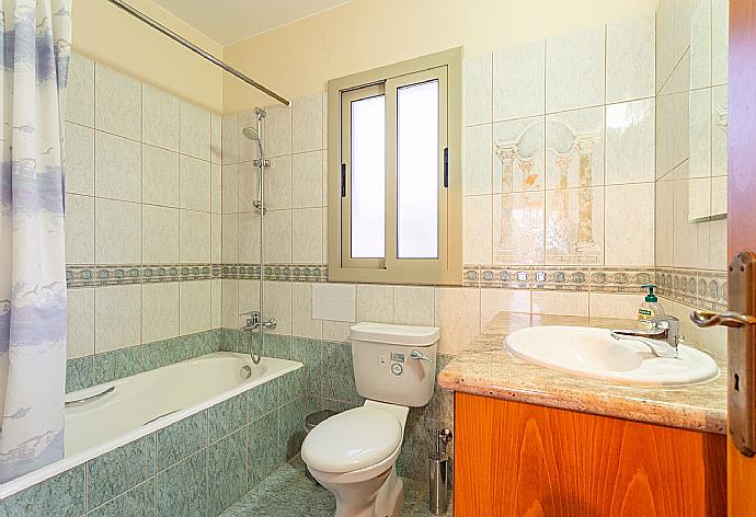 En suite bathroom with bath and shower . - Villa Jan Lui . (Photo Gallery) }}