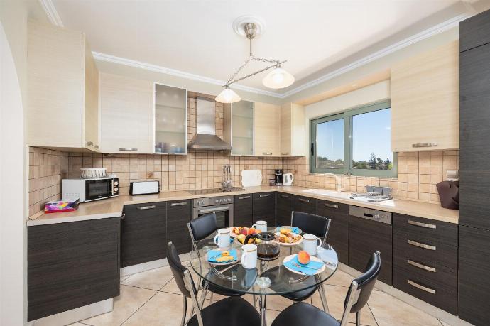 Equipped kitchen . - Rose Villa . (Photo Gallery) }}