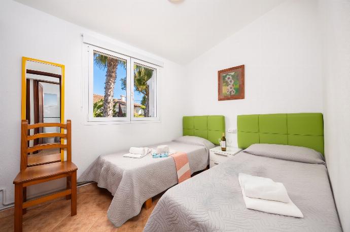 Twin bedroom . - Villa Palmera . (Galleria fotografica) }}