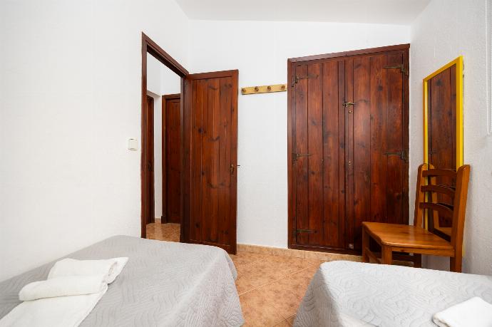 Twin bedroom . - Villa Palmera . (Galleria fotografica) }}