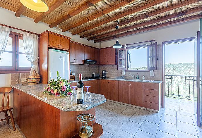 Equipped kitchen . - Villa Alexandros Palace . (Fotogalerie) }}