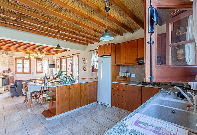 Equipped kitchen . - Villa Alexandros Palace . (Galería de imágenes) }}