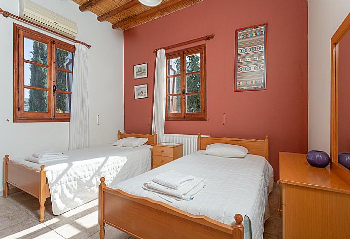 Twin bedroom with A/C . - Villa Alexandros Palace . (Photo Gallery) }}