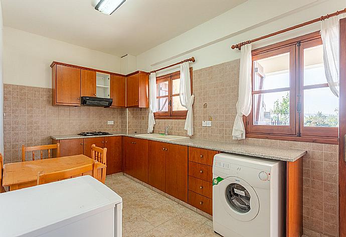 Equipped kitchen on lower level . - Villa Alexandros Palace . (Galerie de photos) }}