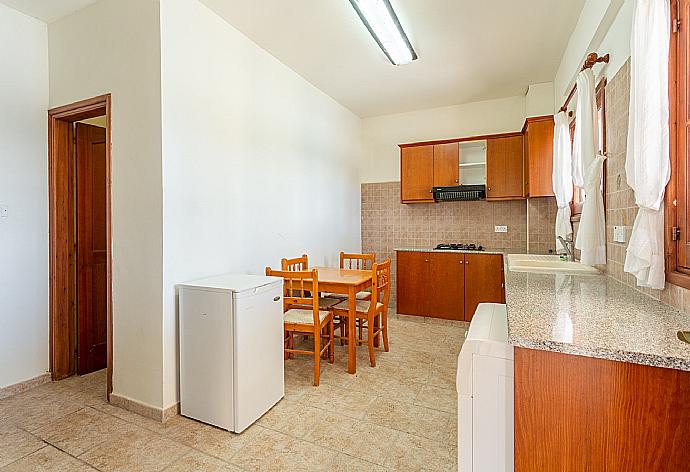 Equipped kitchen on lower level . - Villa Alexandros Palace . (Galerie de photos) }}