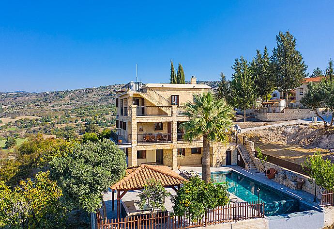 Aerial view of Villa Alexandros Palace . - Villa Alexandros Palace . (Fotogalerie) }}