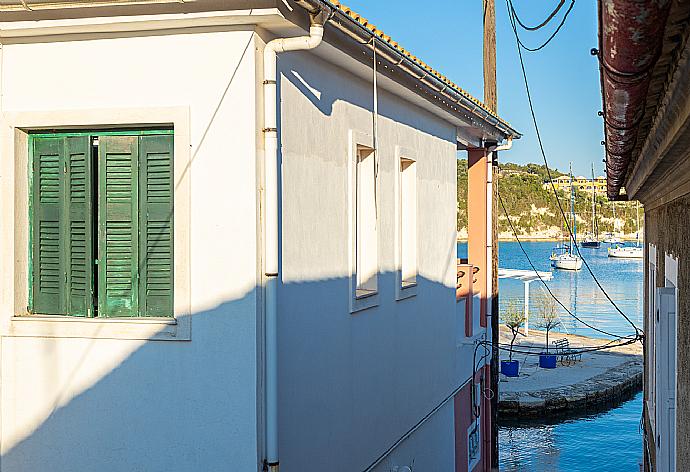 View from bedroom window . - Flora Maisonettes 2 . (Galleria fotografica) }}