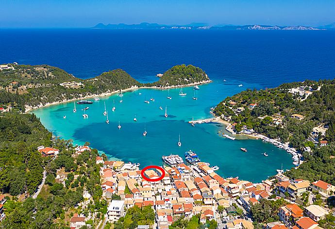 Aerial view of Lakka showing location of Flora Maisonettes 2 . - Flora Maisonettes 2 . (Galerie de photos) }}