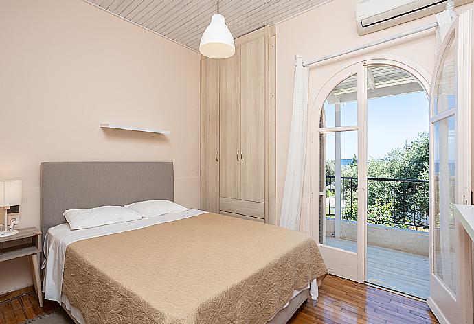 Double bedroom with A/C, TV, and terrace access . - Villa Litsa . (Photo Gallery) }}