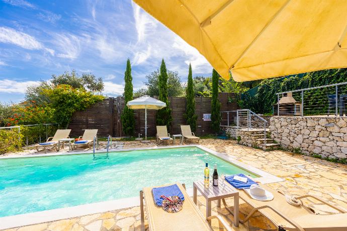 Private pool and terrace with sea views . - Villa Litsa . (Photo Gallery) }}