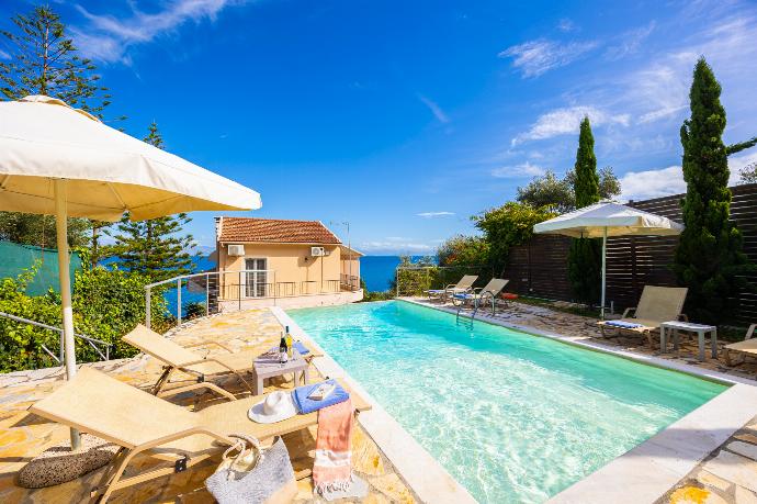 Beautiful villa with private pool and terrace with sea views . - Villa Litsa . (Photo Gallery) }}