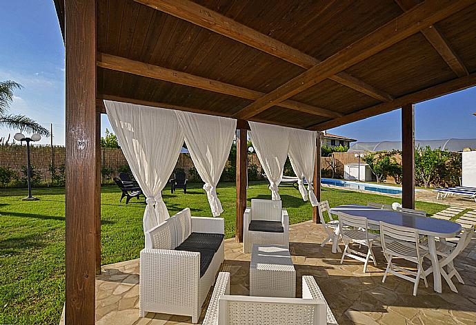 Sheltered terrace . - Villa Villino Blu . (Photo Gallery) }}