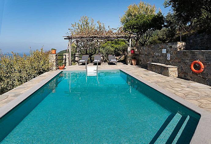 Private pool with beautiful sea view . - Villa Nina . (Fotogalerie) }}