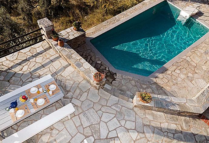 Aerial view of the pool area  . - Villa Nina . (Fotogalerie) }}