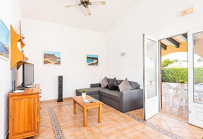 Living room with sofas, dining area, WiFi internet, satellite TV, and DVD player . - Villa Nurimar . (Galería de imágenes) }}
