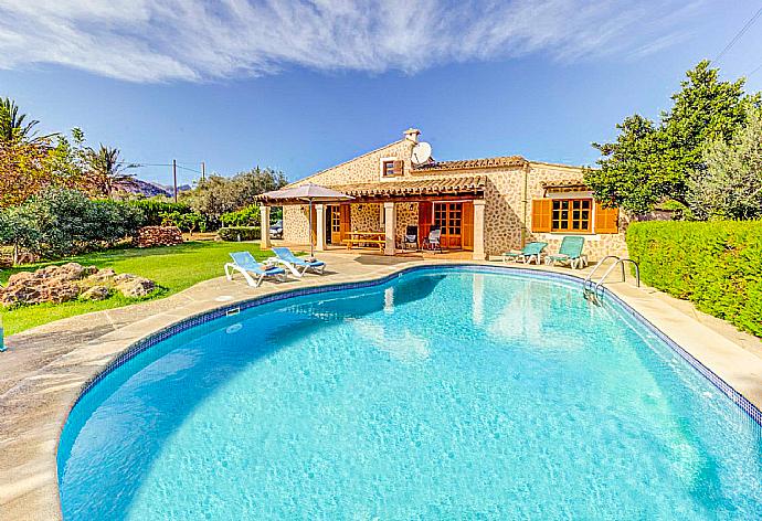 ,Beautiful villa with private pool, terrace, and lawn . - Villa Ullastre . (Galerie de photos) }}