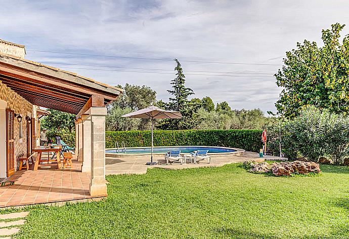 Beautiful villa with private pool, terrace, and lawn . - Villa Ullastre . (Galería de imágenes) }}