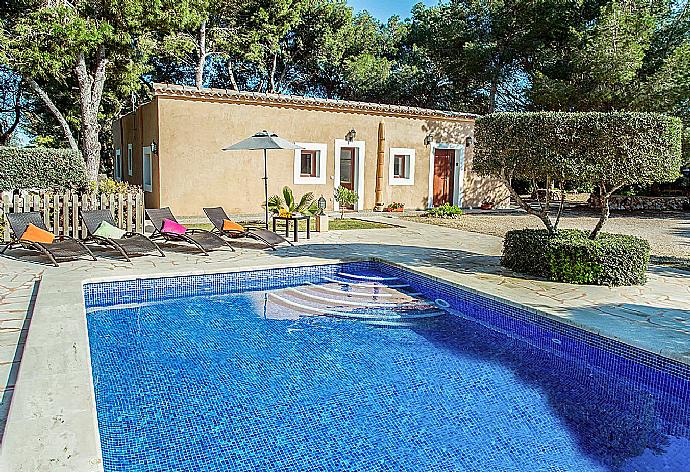 Beautiful villa with private pool, terrace, and garden . - Villa Naveta . (Fotogalerie) }}