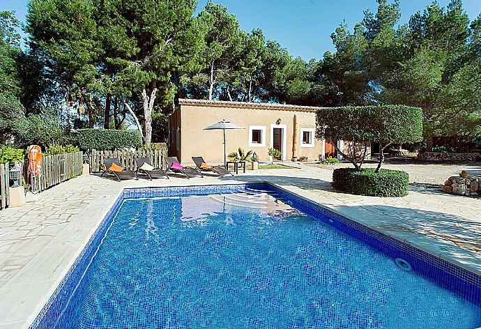 Beautiful villa with private pool, terrace, and garden . - Villa Naveta . (Photo Gallery) }}