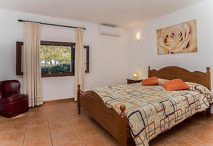 Double bedroom with A/C . - Villa Naveta . (Photo Gallery) }}