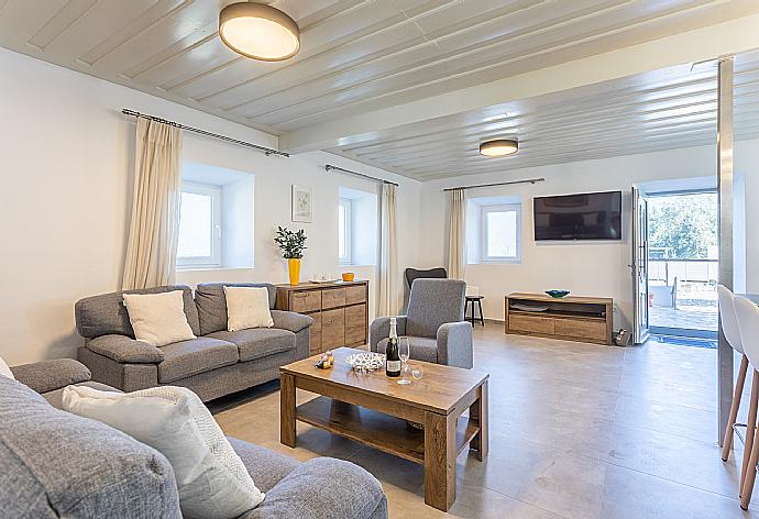 Open-plan living room with sofas, dining area, kitchen, WiFi internet, and satellite TV . - Villa Constadina . (Photo Gallery) }}
