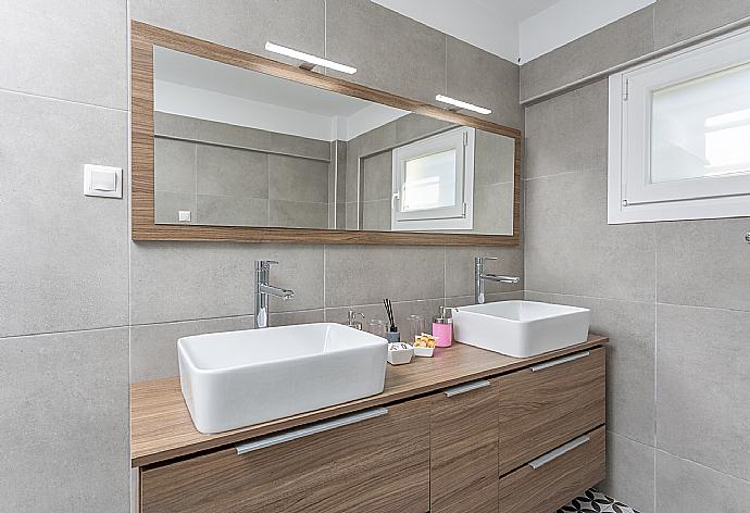 En suite bathroom with shower . - Villa Constadina . (Photo Gallery) }}