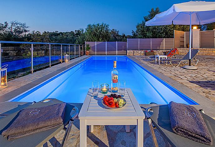 Private pool with outdoor area . - Villa Constadina . (Galería de imágenes) }}