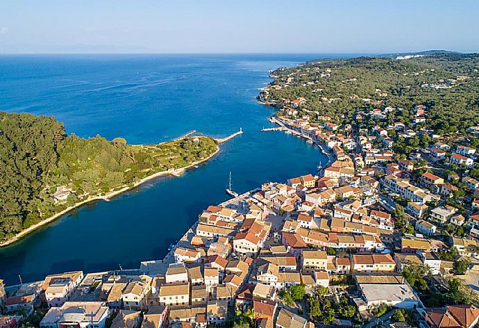 Gaios . - Villa Constadina . (Photo Gallery) }}