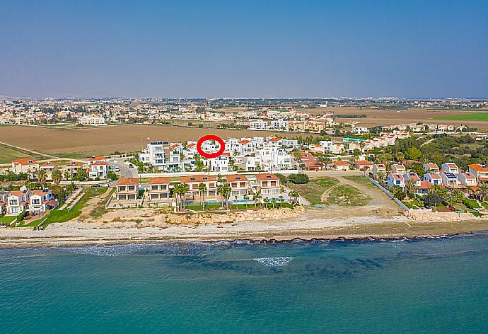 Aerial view showing location of Villa Faros . - Villa Faros . (Fotogalerie) }}